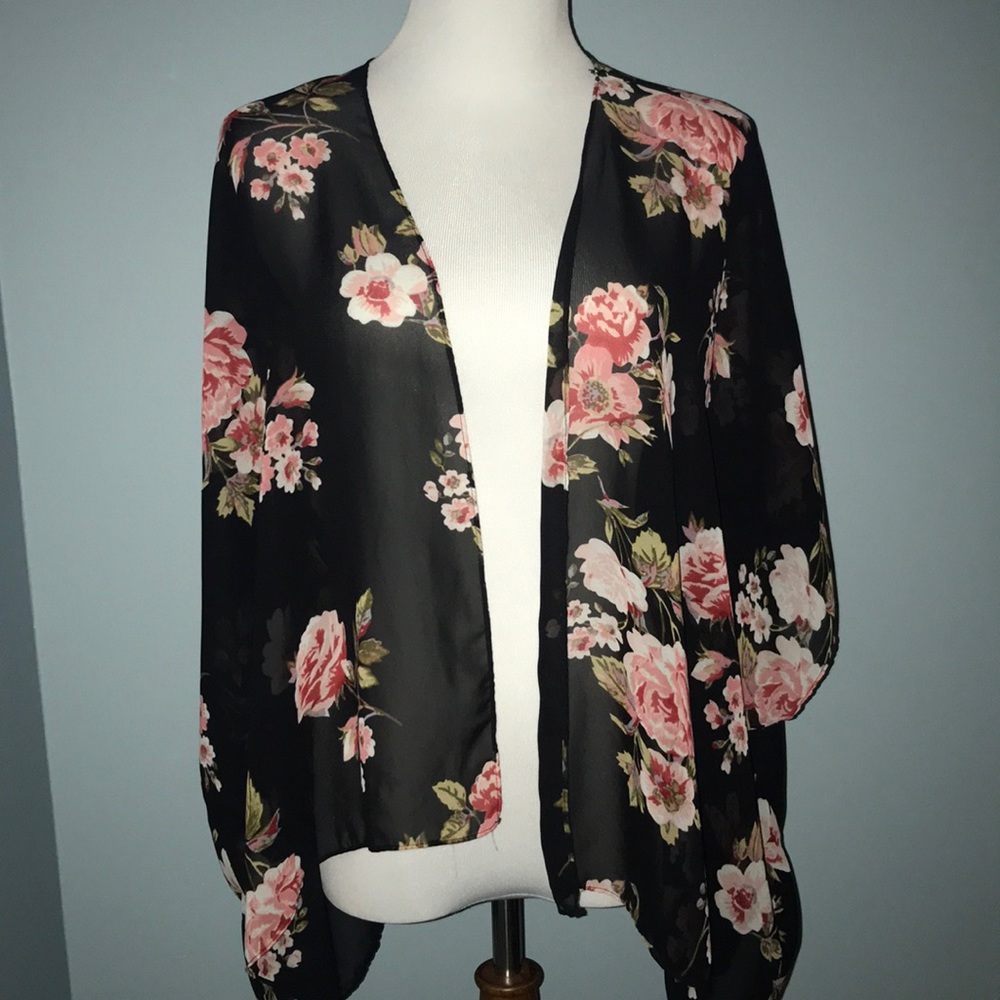 Black & pink floral kimono for layering  👘